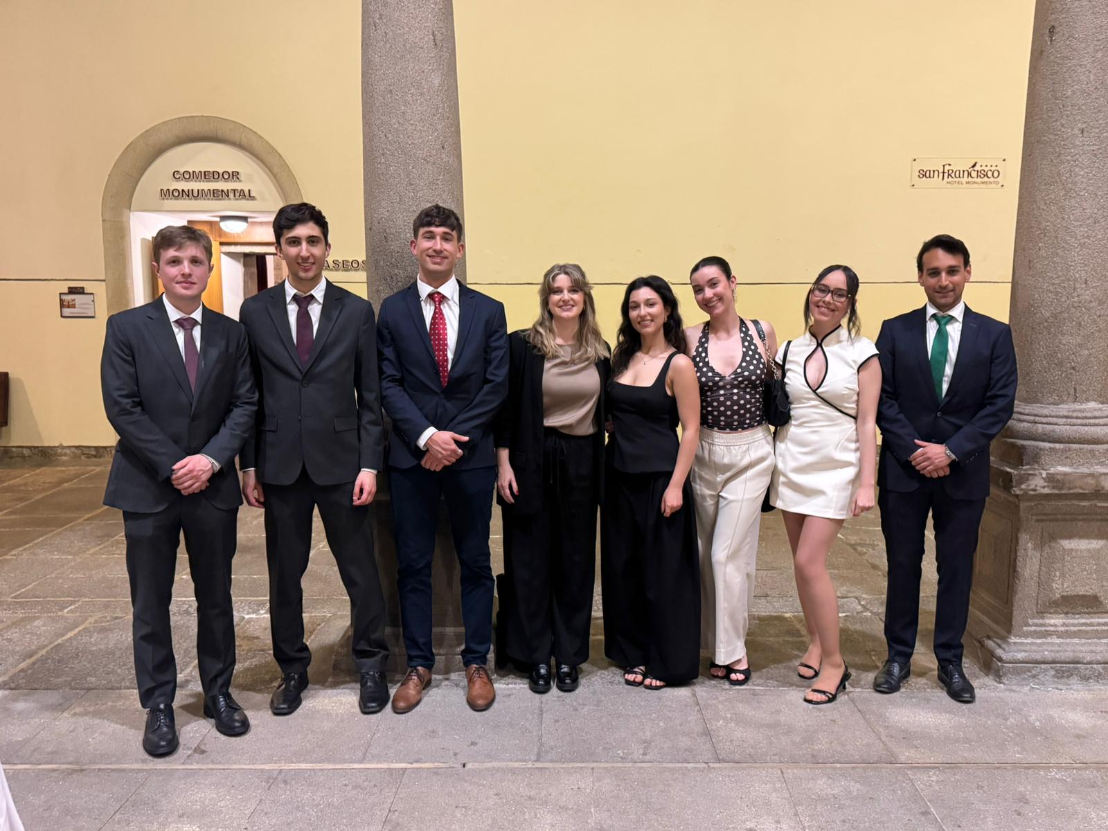 La junta directiva de CoMeF acude a los XIV Premios Carregal de Oncología