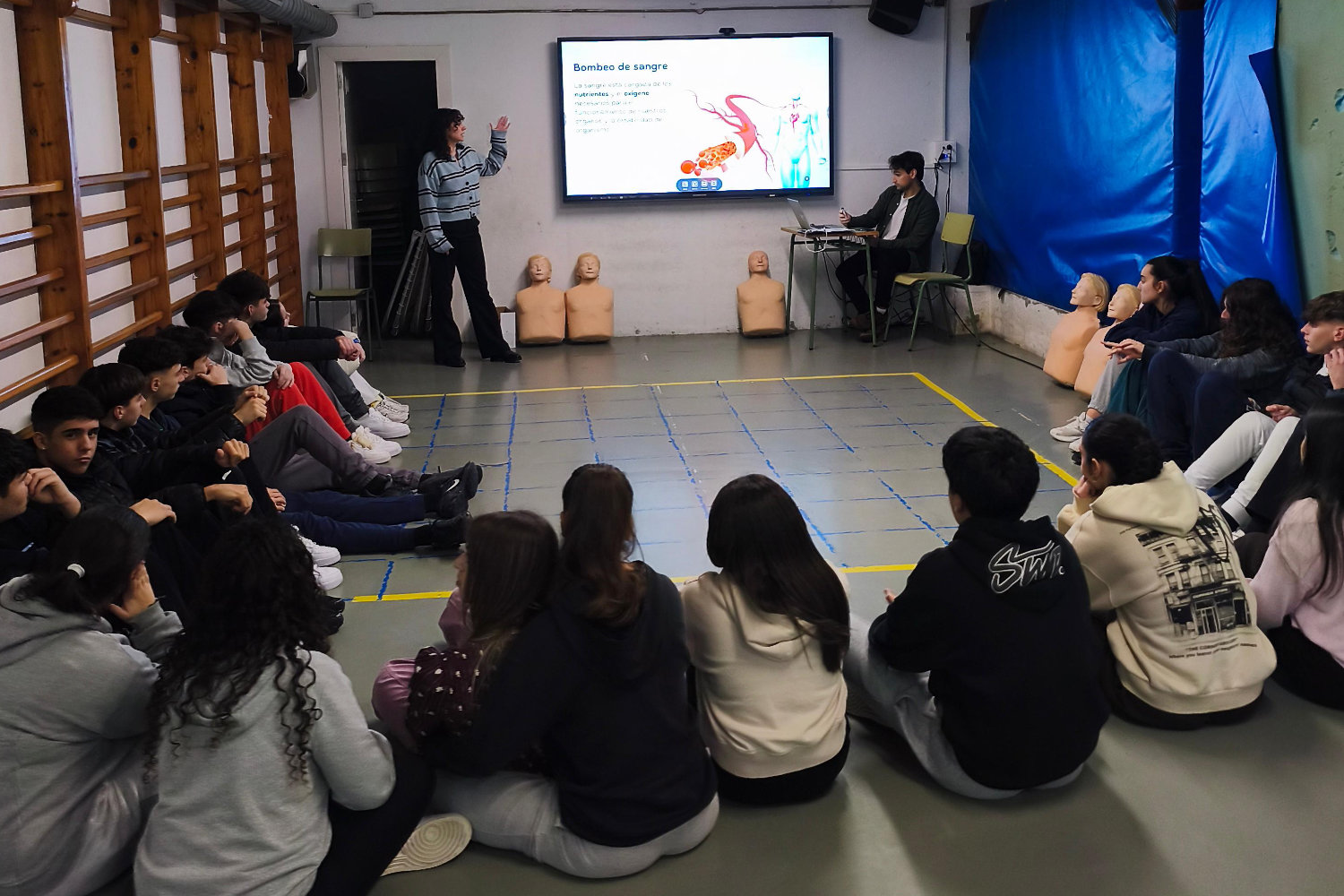 CoMeF Galicia acerca la RCP a estudiantes de bachillerato en el IES Rosalía de Castro