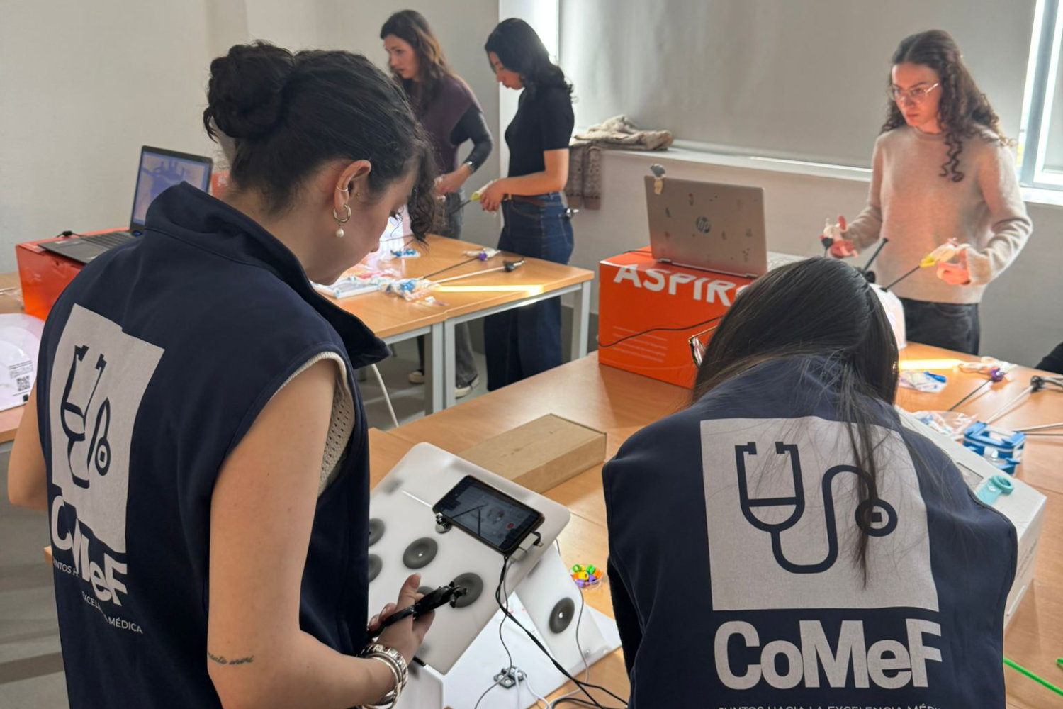 Simulación quirúrgica de última generación para estudiantes: CoMeF Galicia impulsa el primer Curso de Cirugía 360°